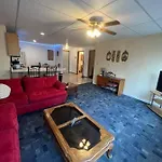 Spacious Apt Near Guthrie Packer