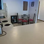 Spacious Apt Near Guthrie Packer