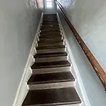 Spacious Apt Near Guthrie Packer